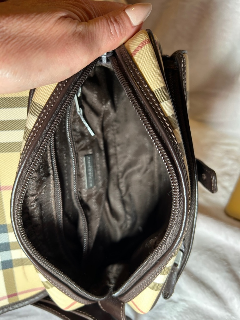 399. Burberry Beige Nova Check Crossbody w/coa - Picture 8 of 11